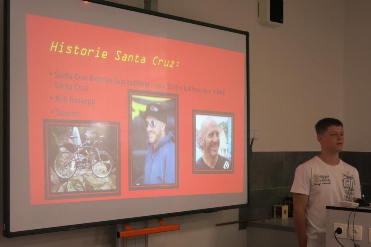 Deváťáci prezentují své ročníkové práce