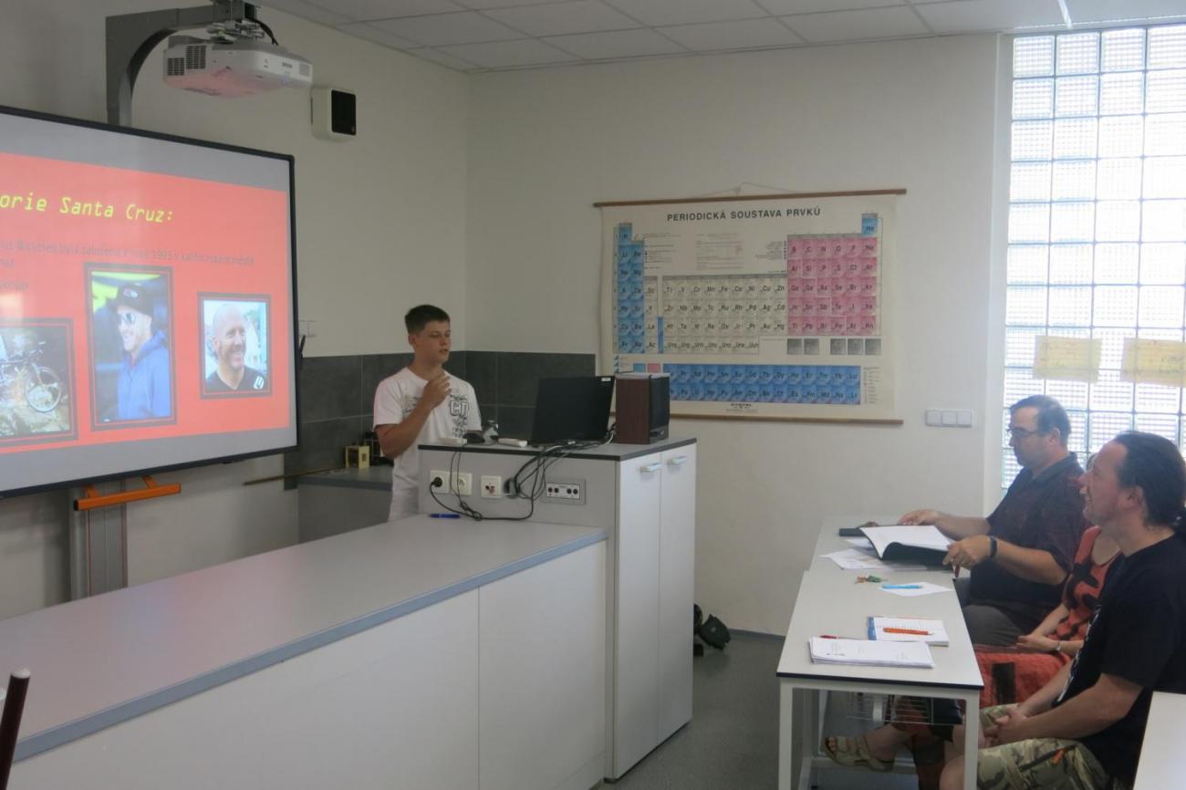 Deváťáci prezentují své ročníkové práce