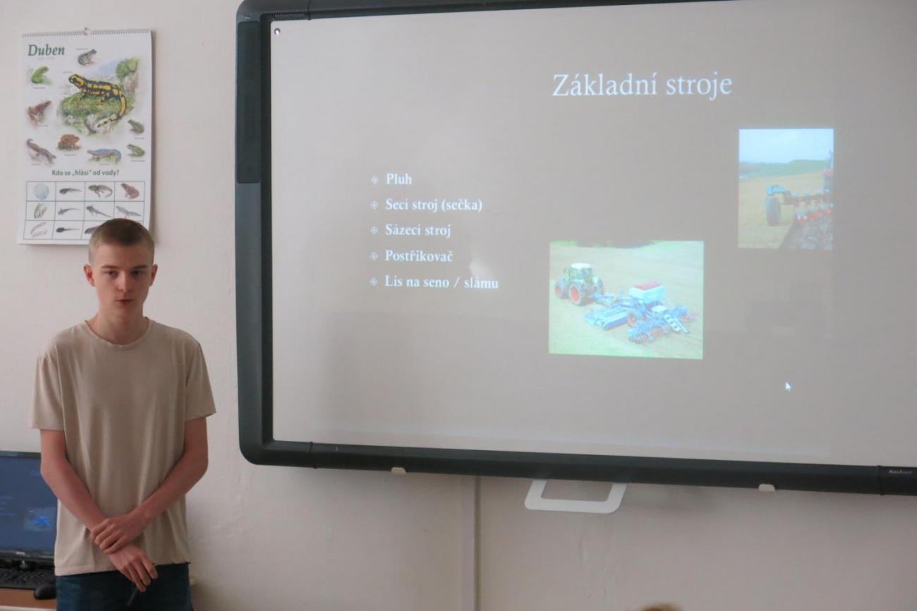Deváťáci prezentují své ročníkové práce