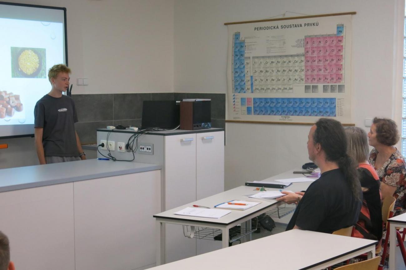 Deváťáci prezentují své ročníkové práce