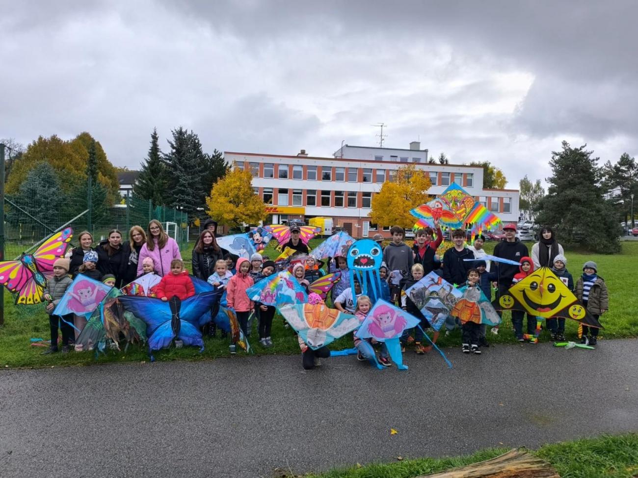 Společné pouštění draků 1.A a 9.A