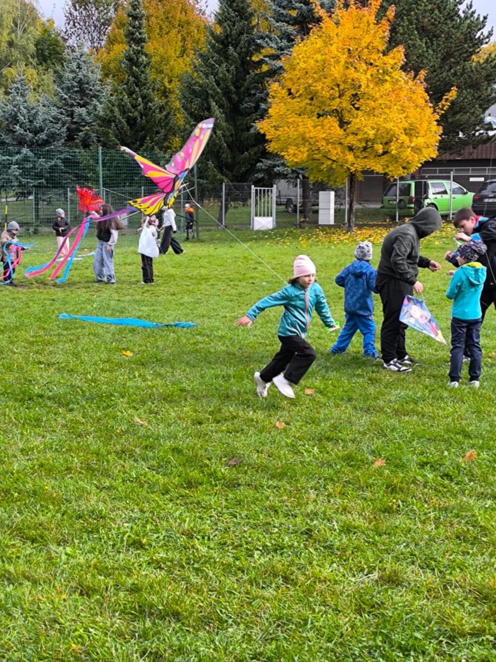 Společné pouštění draků 1.A a 9.A