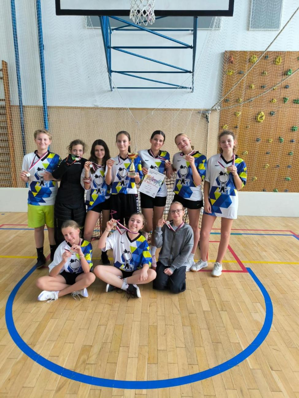 Zlato pro naše mladší žákyně ve florbalu!