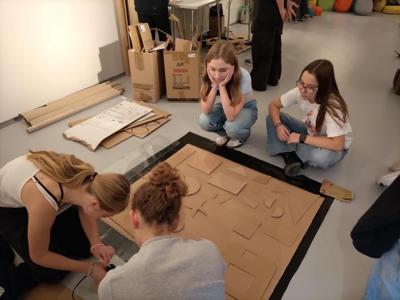 Výtvarný program k výstavě Jolany Havelkové – Zwischen zwei Orten, 7.C