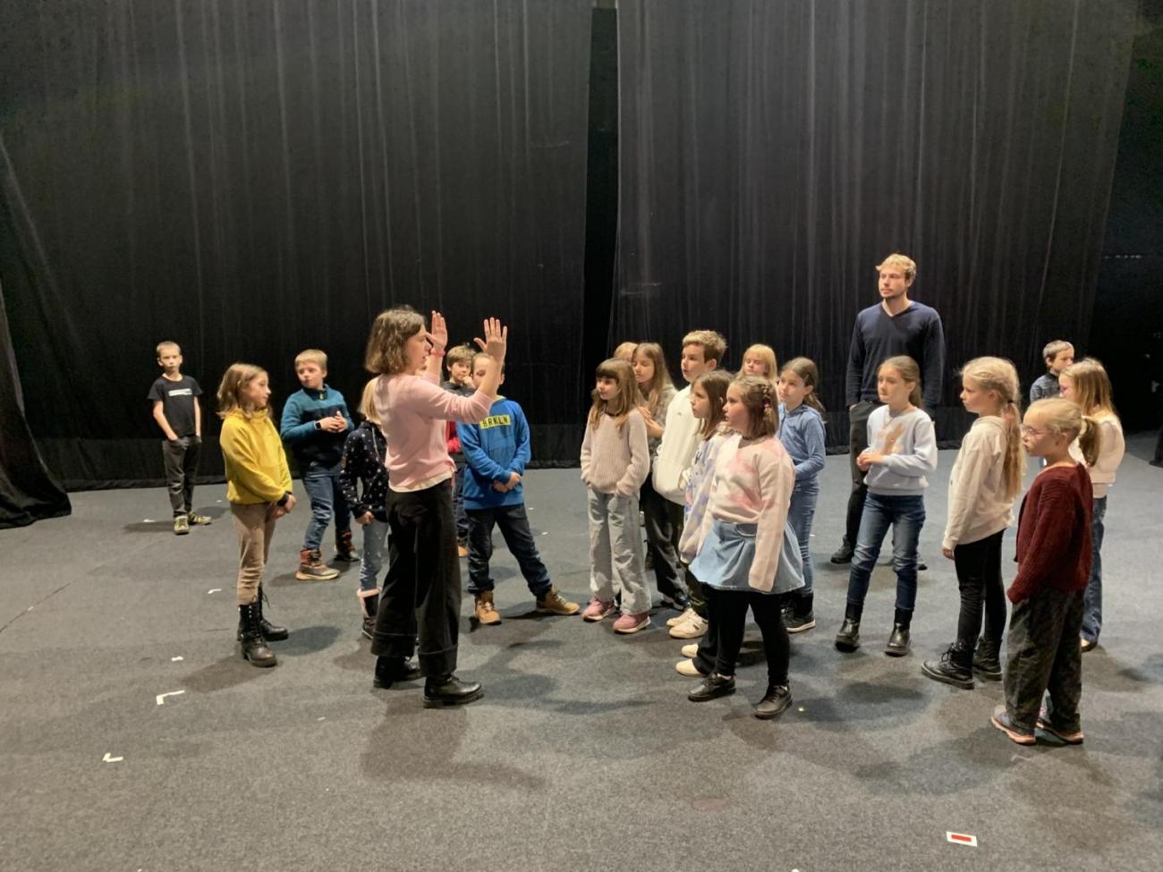 Poprvé v divadle  3.B