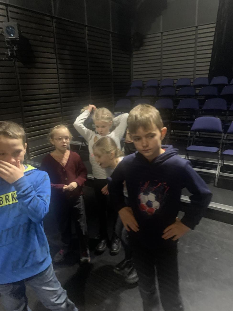 Poprvé v divadle  3.B