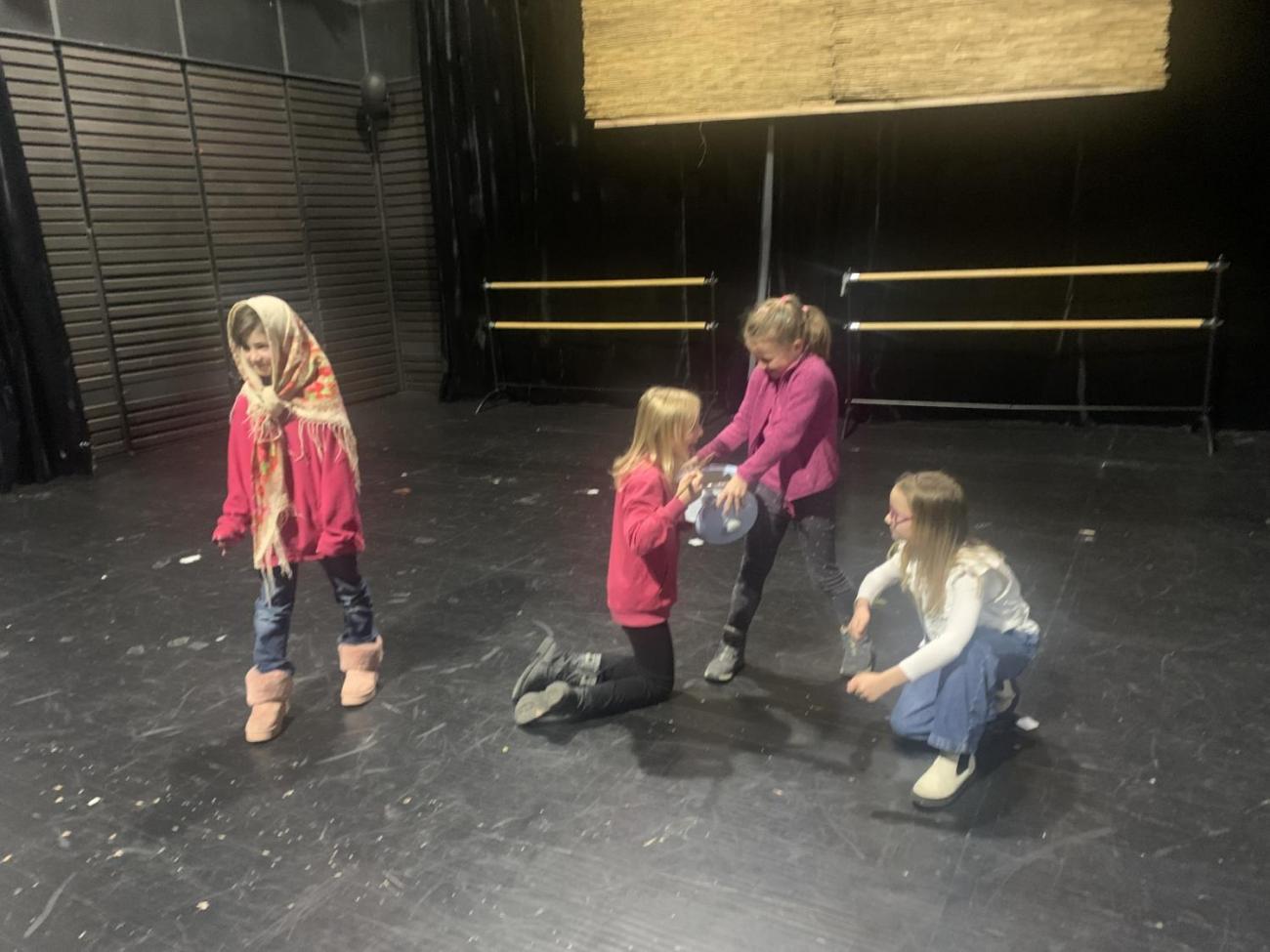 Poprvé v divadle  3.B