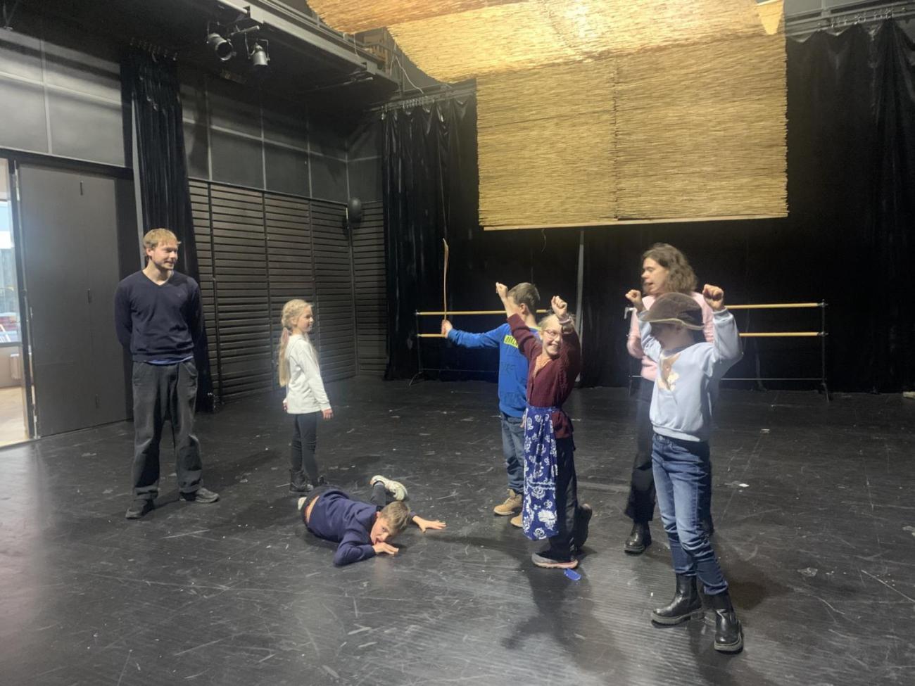 Poprvé v divadle  3.B