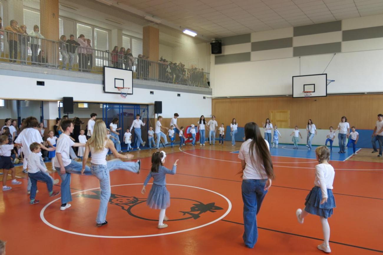 Vystoupení v tělocvičně v rámci 32. Veletrhu zdraví