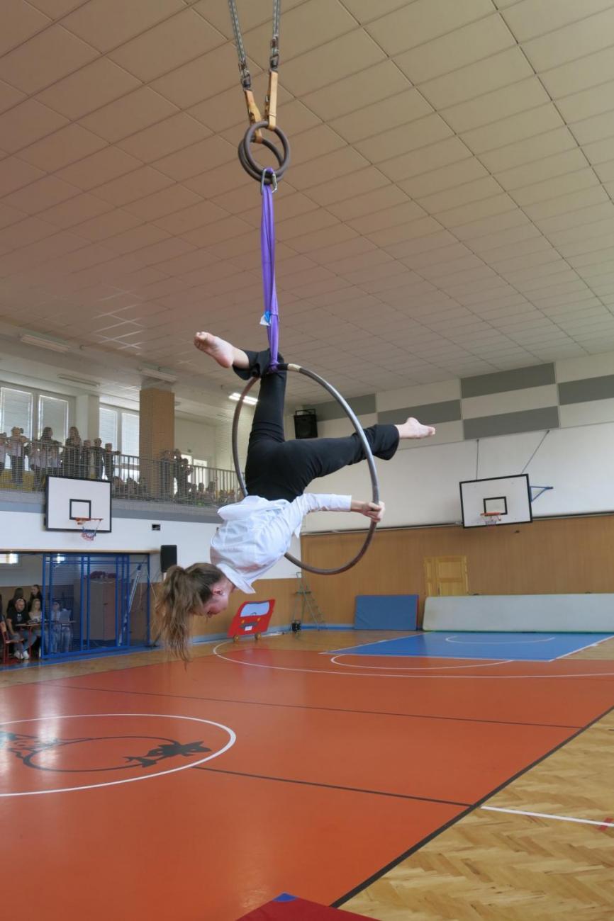 Vystoupení v tělocvičně v rámci 32. Veletrhu zdraví