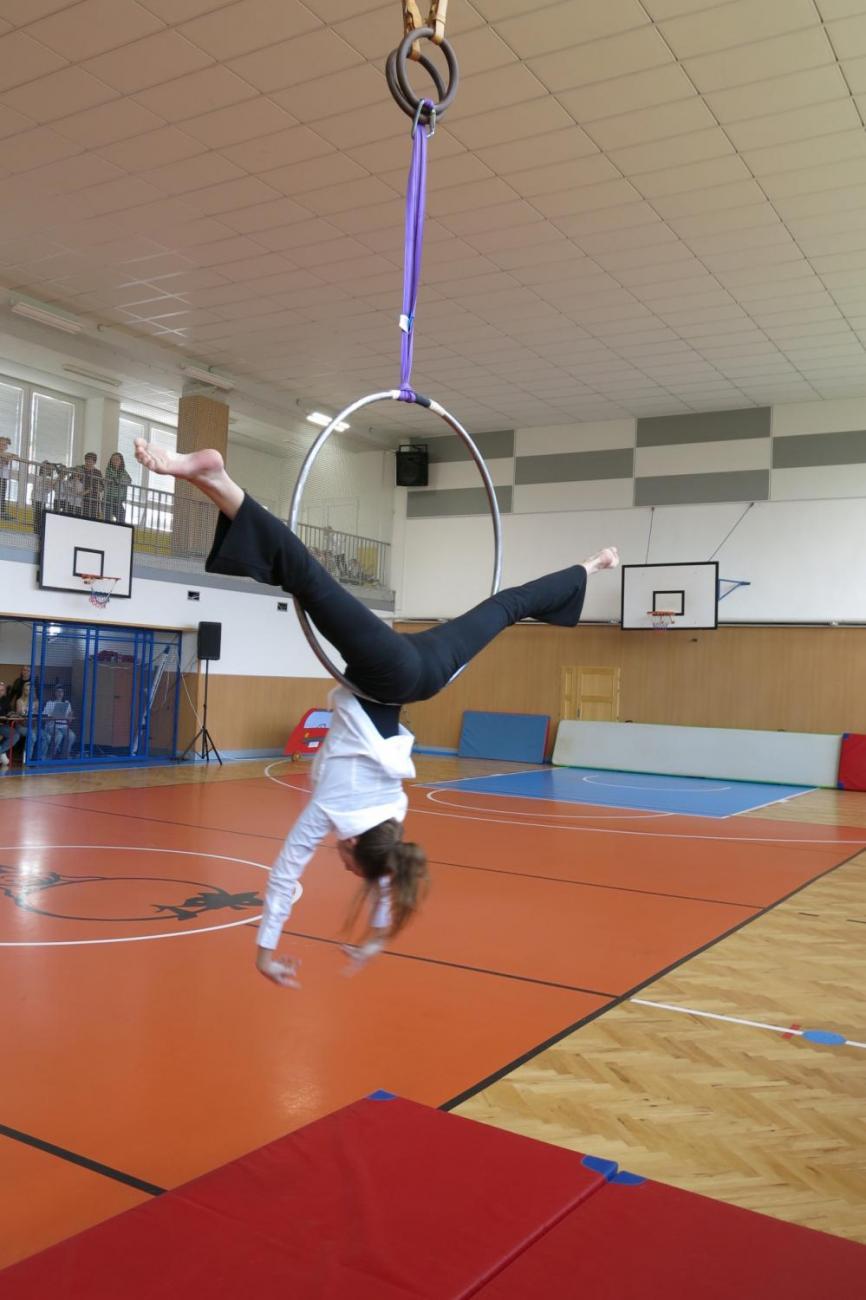 Vystoupení v tělocvičně v rámci 32. Veletrhu zdraví