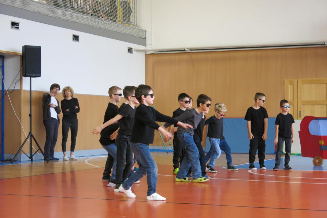 Vystoupení v tělocvičně v rámci 32. Veletrhu zdraví