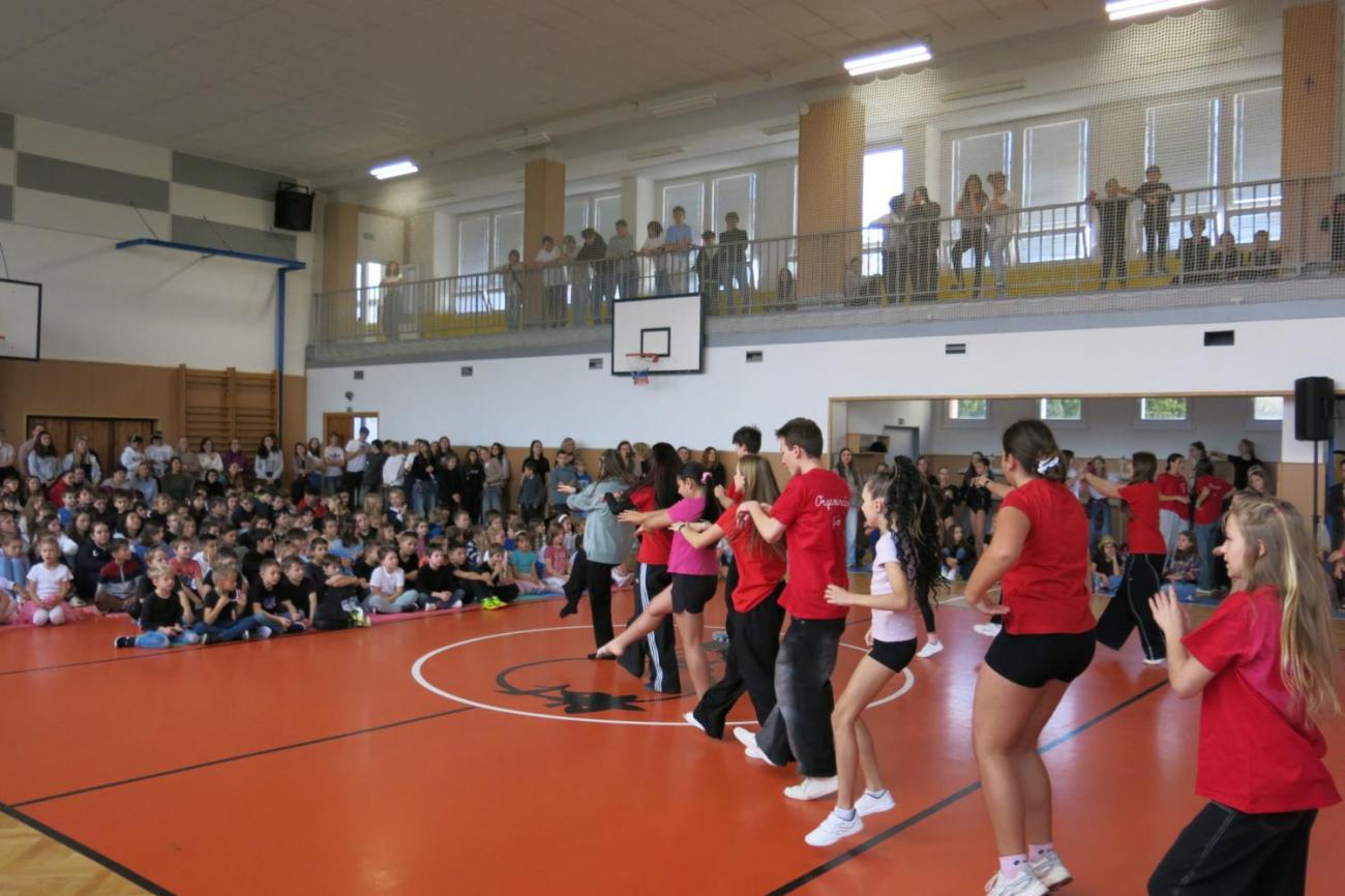 Vystoupení v tělocvičně v rámci 32. Veletrhu zdraví