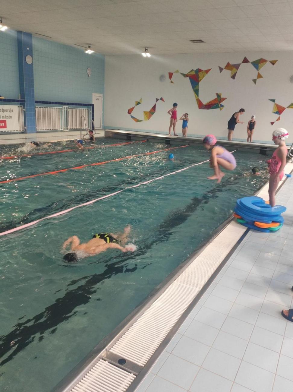 Zdokonalujeme se v plavání – 3. C v akci!