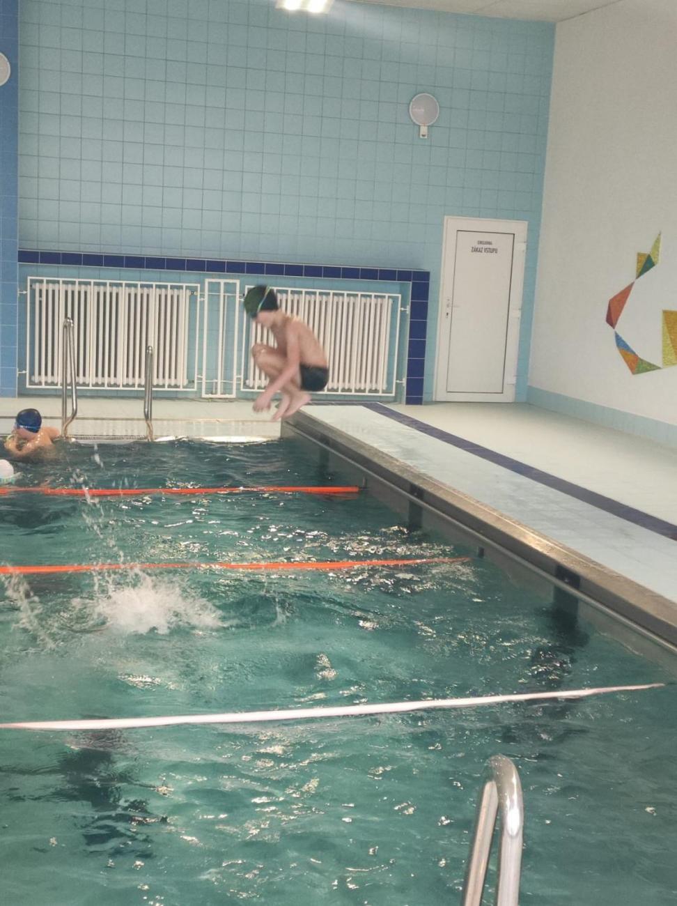 Zdokonalujeme se v plavání – 3. C v akci!