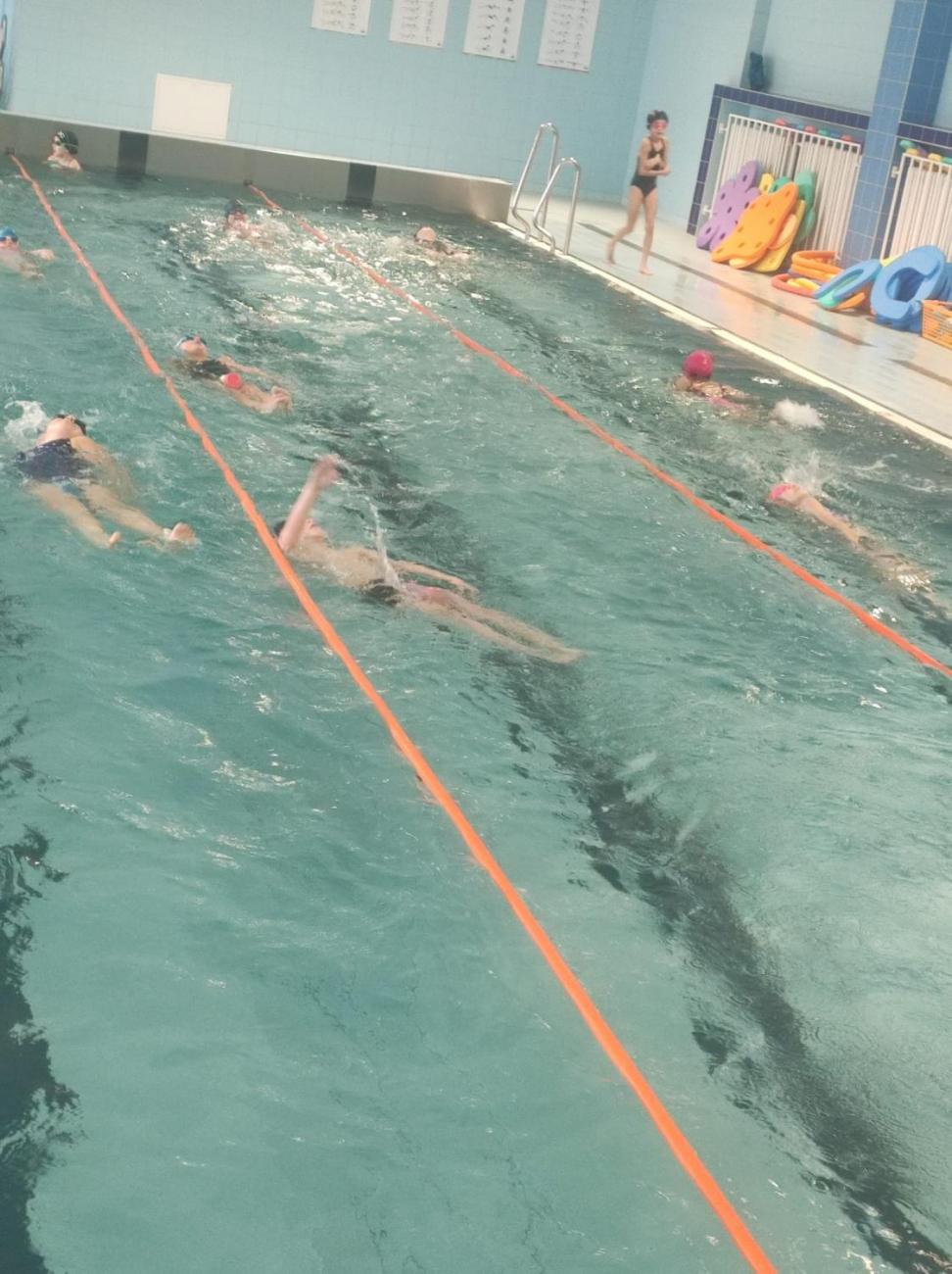 Zdokonalujeme se v plavání – 3. C v akci!