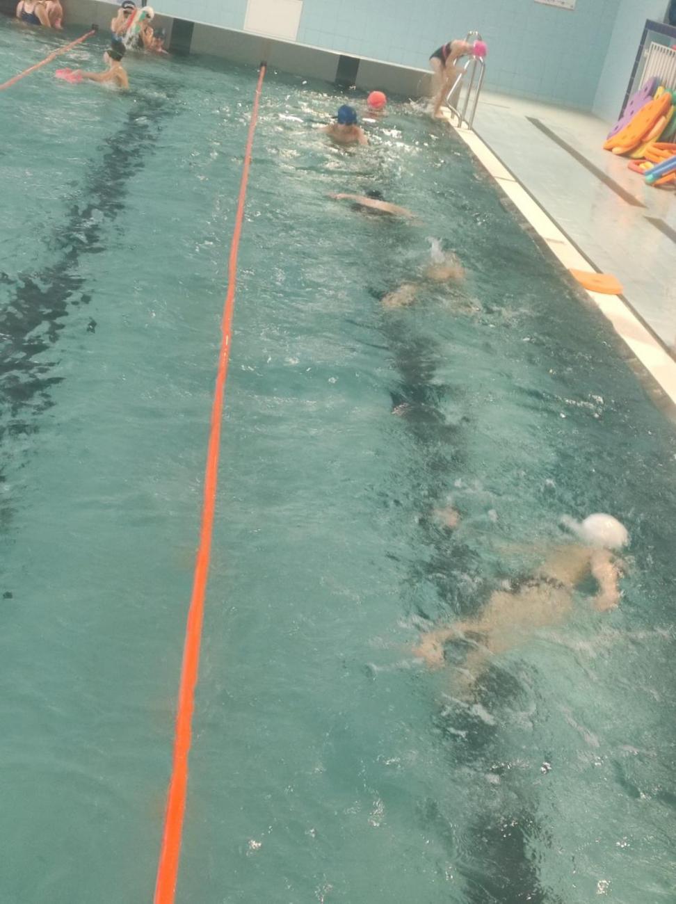 Zdokonalujeme se v plavání – 3. C v akci!