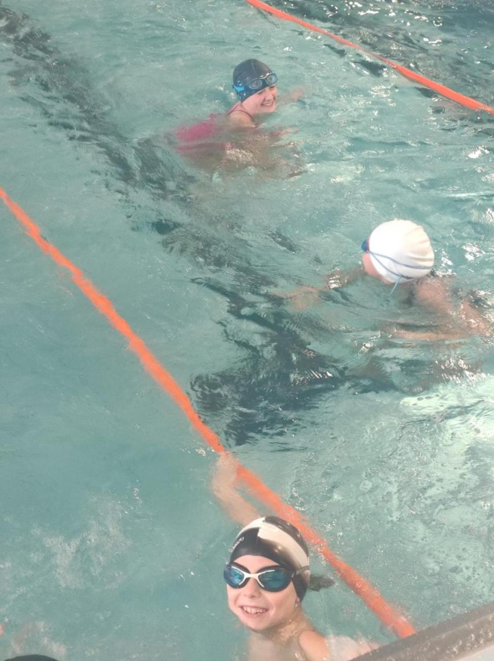 Zdokonalujeme se v plavání – 3. C v akci!