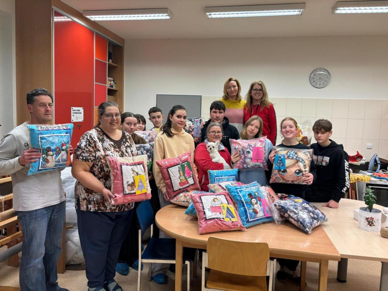 DTS + 8C - šití polštářů