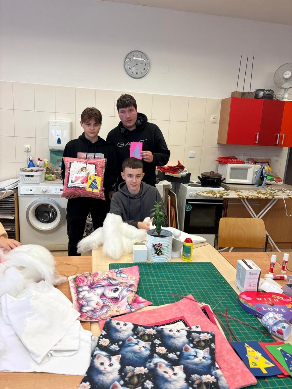 DTS + 8C - šití polštářů