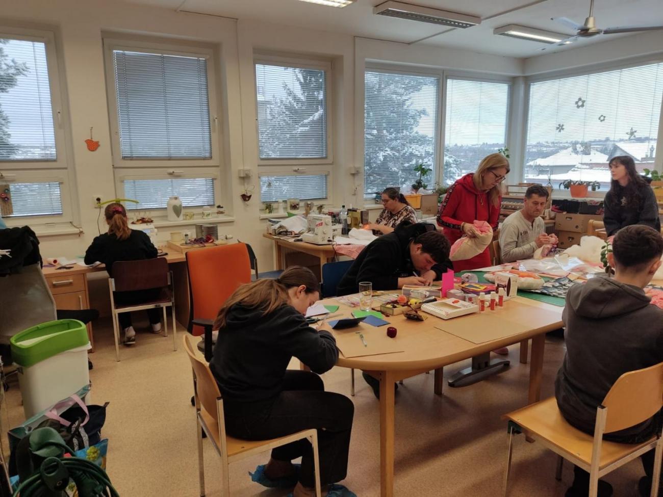 DTS + 8C - šití polštářů