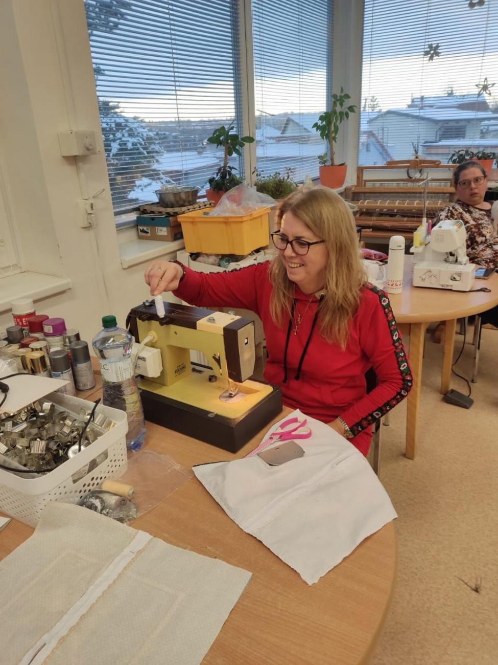 DTS + 8C - šití polštářů