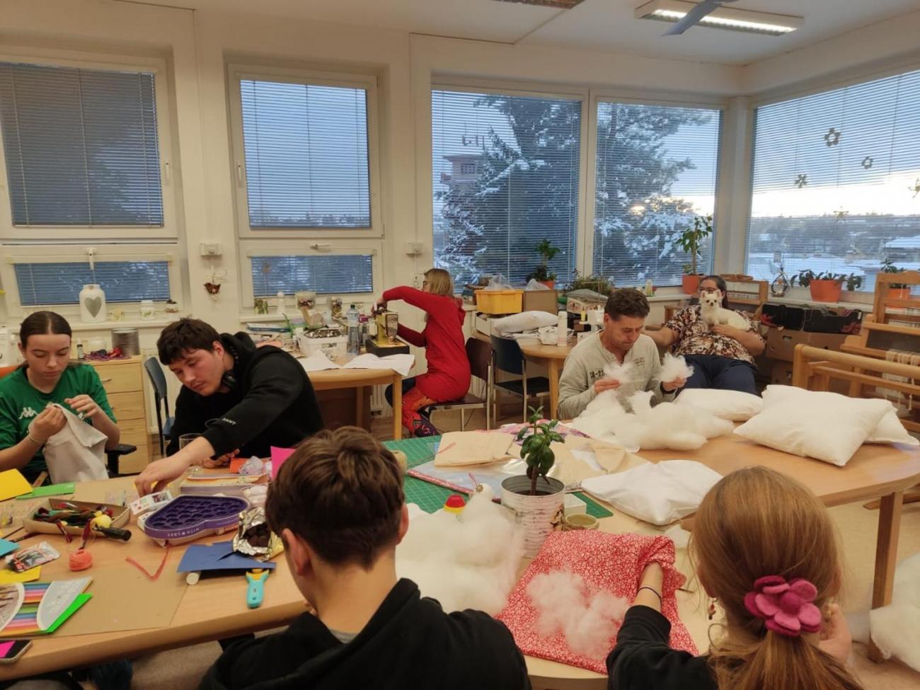 DTS + 8C - šití polštářů