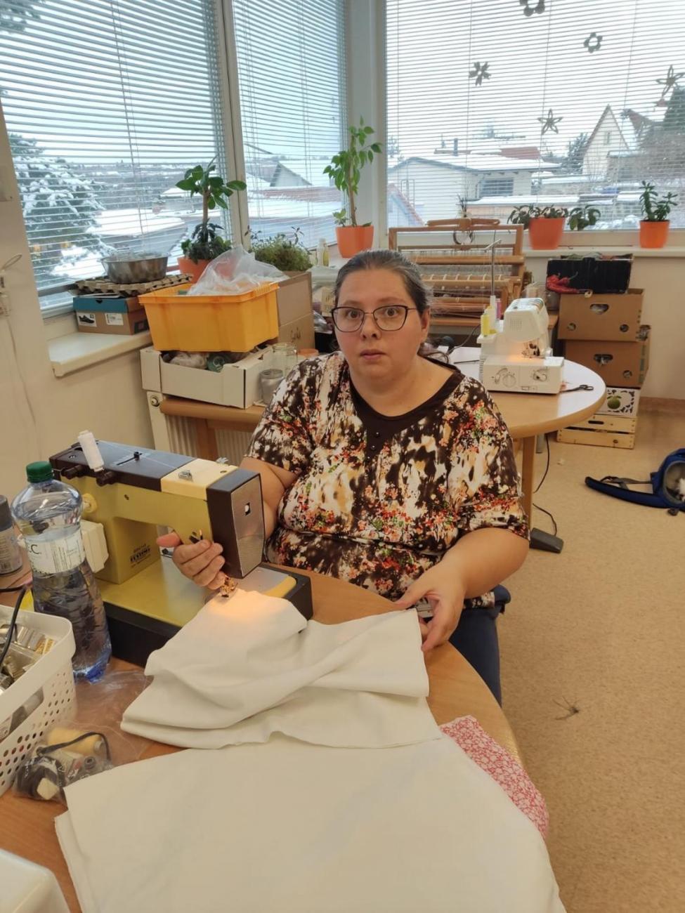 DTS + 8C - šití polštářů