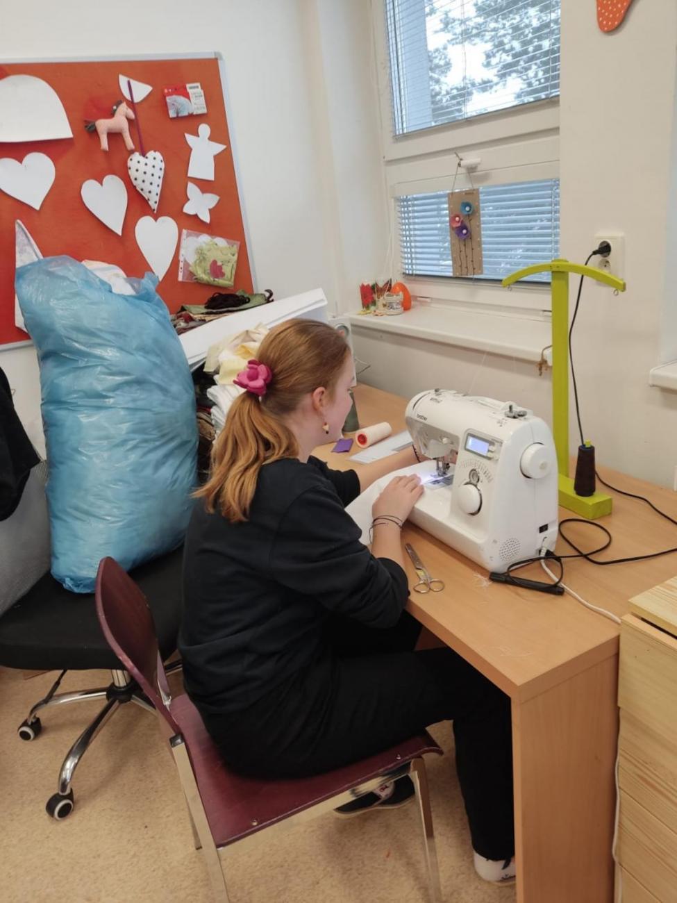 DTS + 8C - šití polštářů