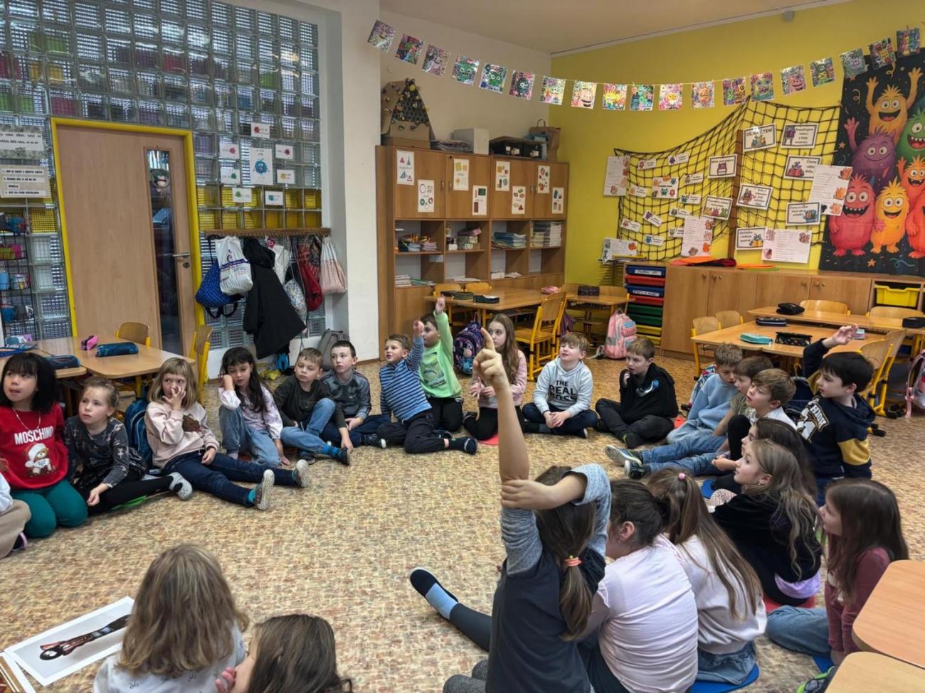 Vánoční program s paní Pitrovou z OGV  2.B