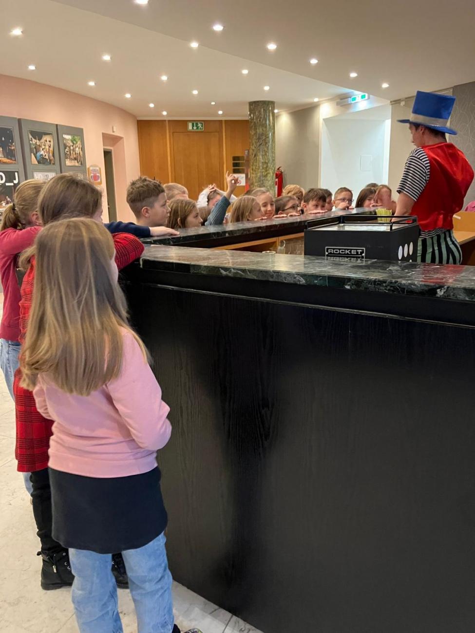 Poprvé v divadle 3.A