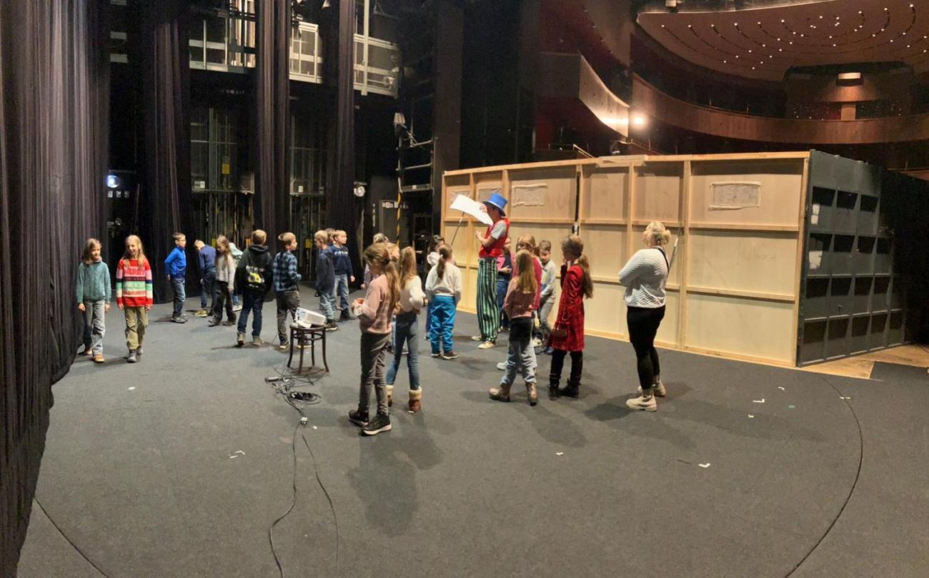 Poprvé v divadle 3.A