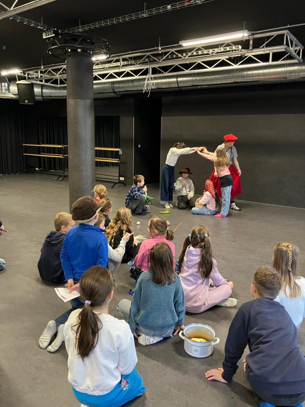 Poprvé v divadle 3.A