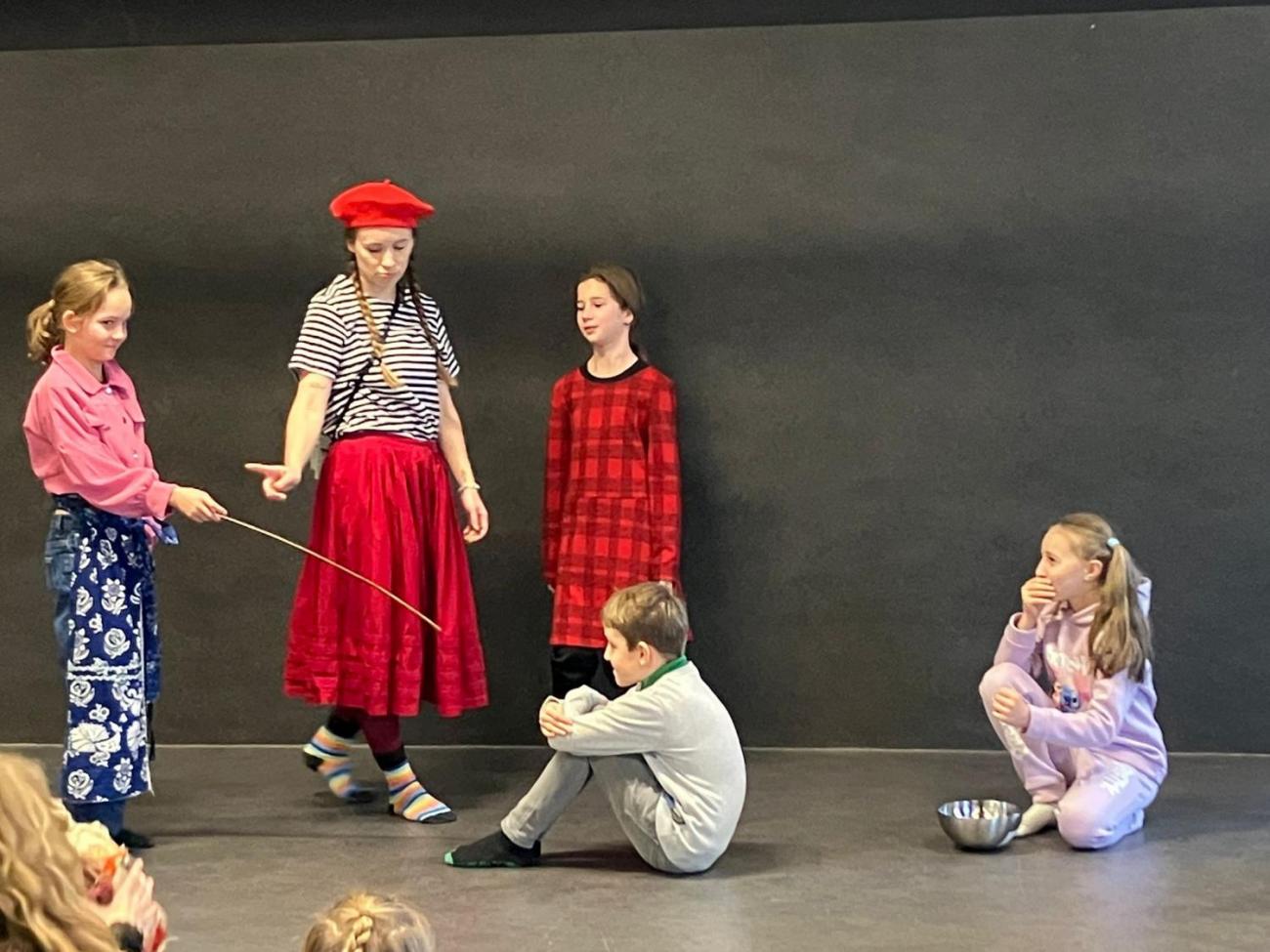 Poprvé v divadle 3.A