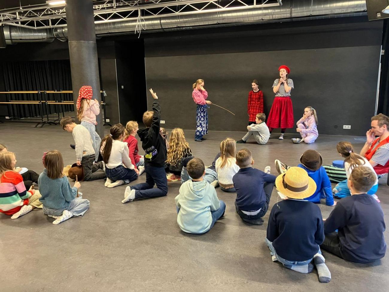 Poprvé v divadle 3.A