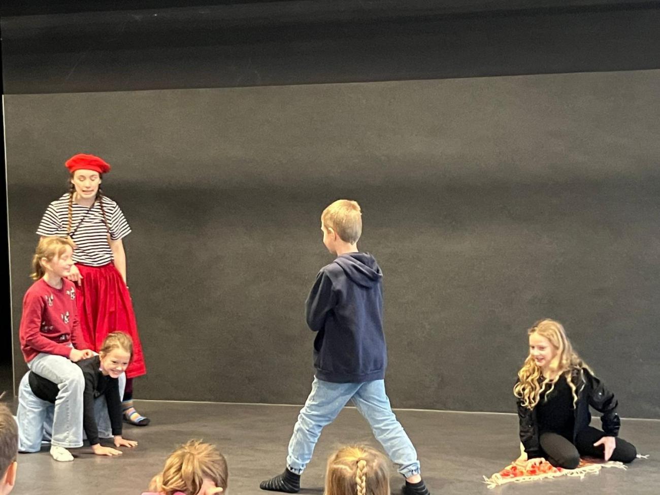 Poprvé v divadle 3.A