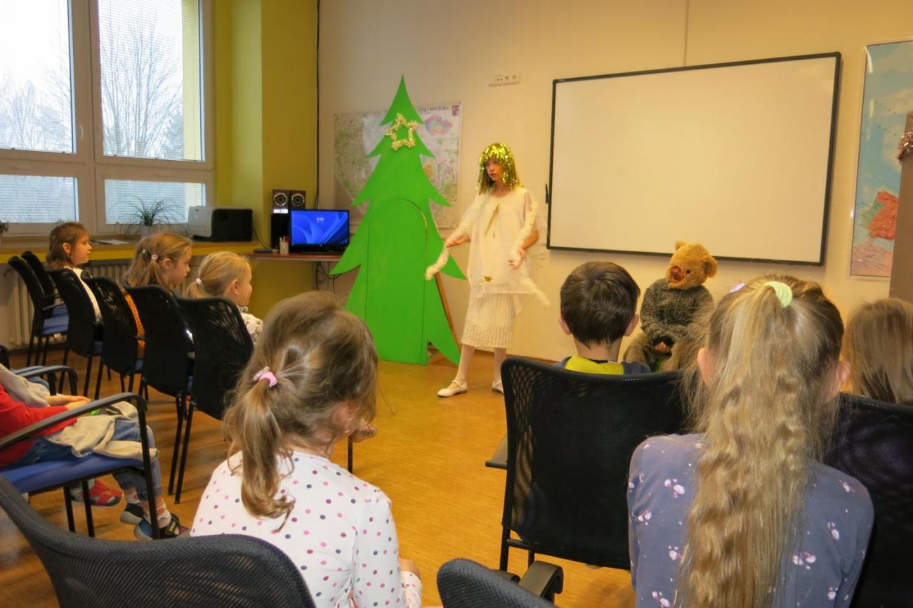 Divadelní představení dramatického kroužku "Zvířátka a Vánoce"