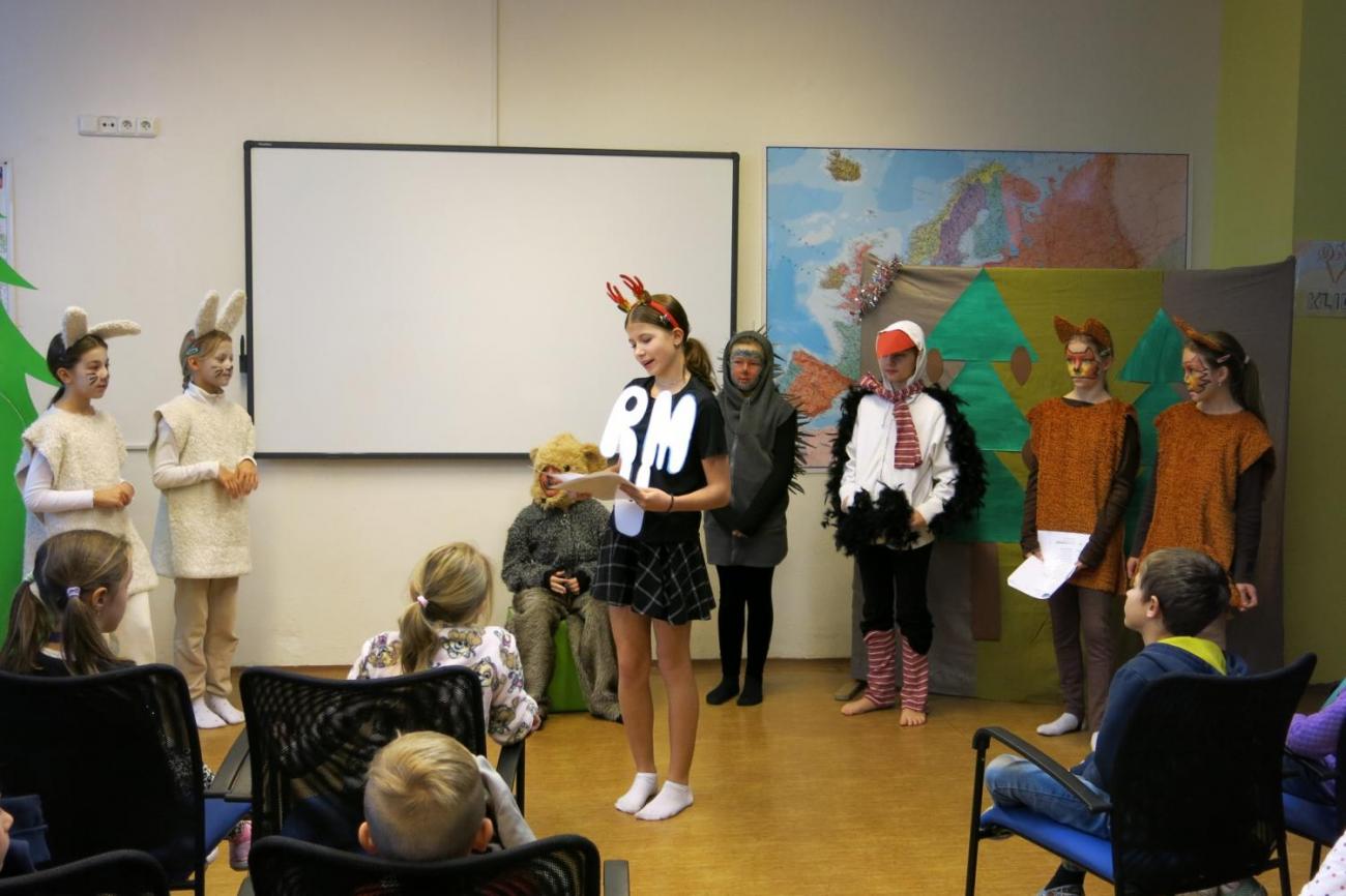 Divadelní představení dramatického kroužku "Zvířátka a Vánoce"