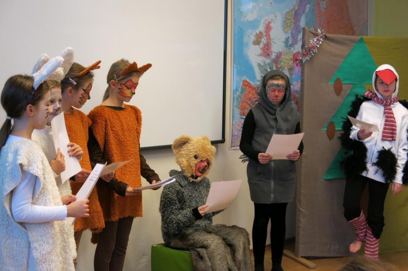 Divadelní představení dramatického kroužku "Zvířátka a Vánoce"