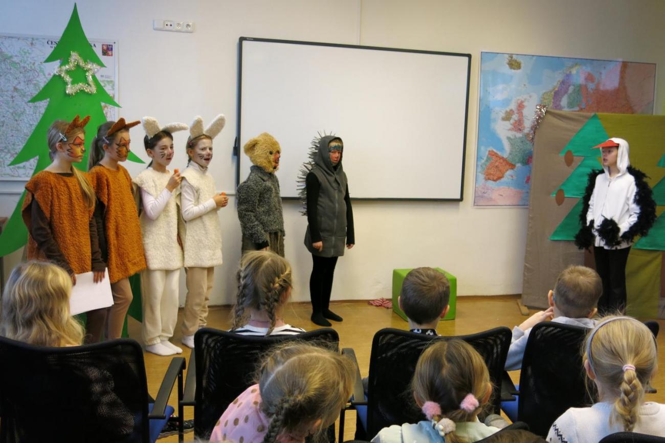 Divadelní představení dramatického kroužku "Zvířátka a Vánoce"