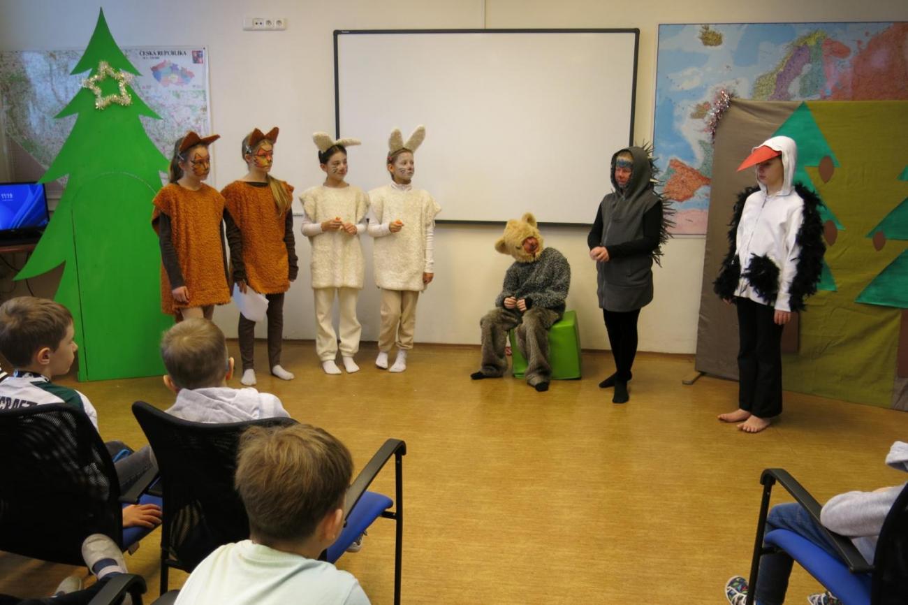 Divadelní představení dramatického kroužku "Zvířátka a Vánoce"