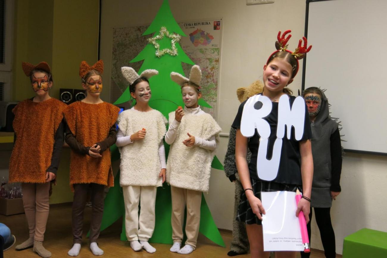Divadelní představení dramatického kroužku "Zvířátka a Vánoce"