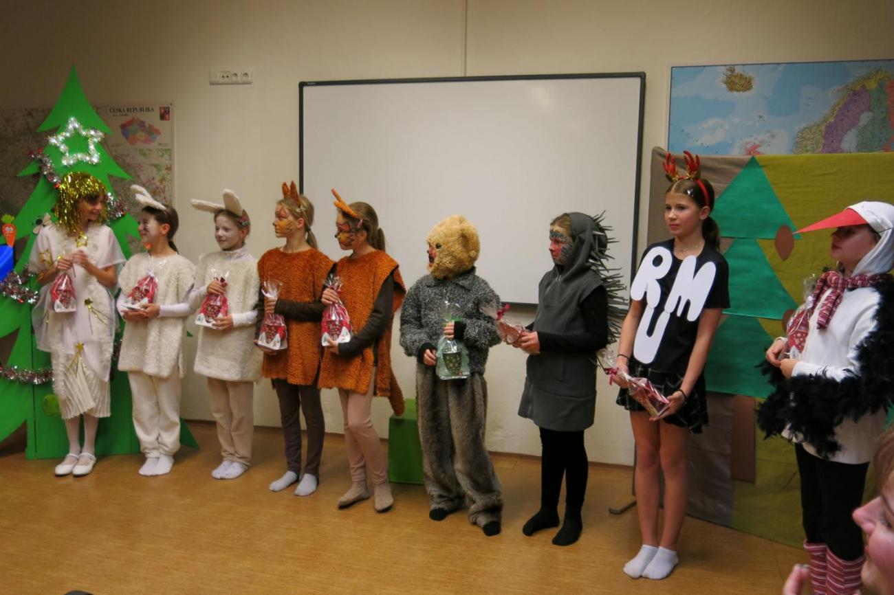 Divadelní představení dramatického kroužku "Zvířátka a Vánoce"