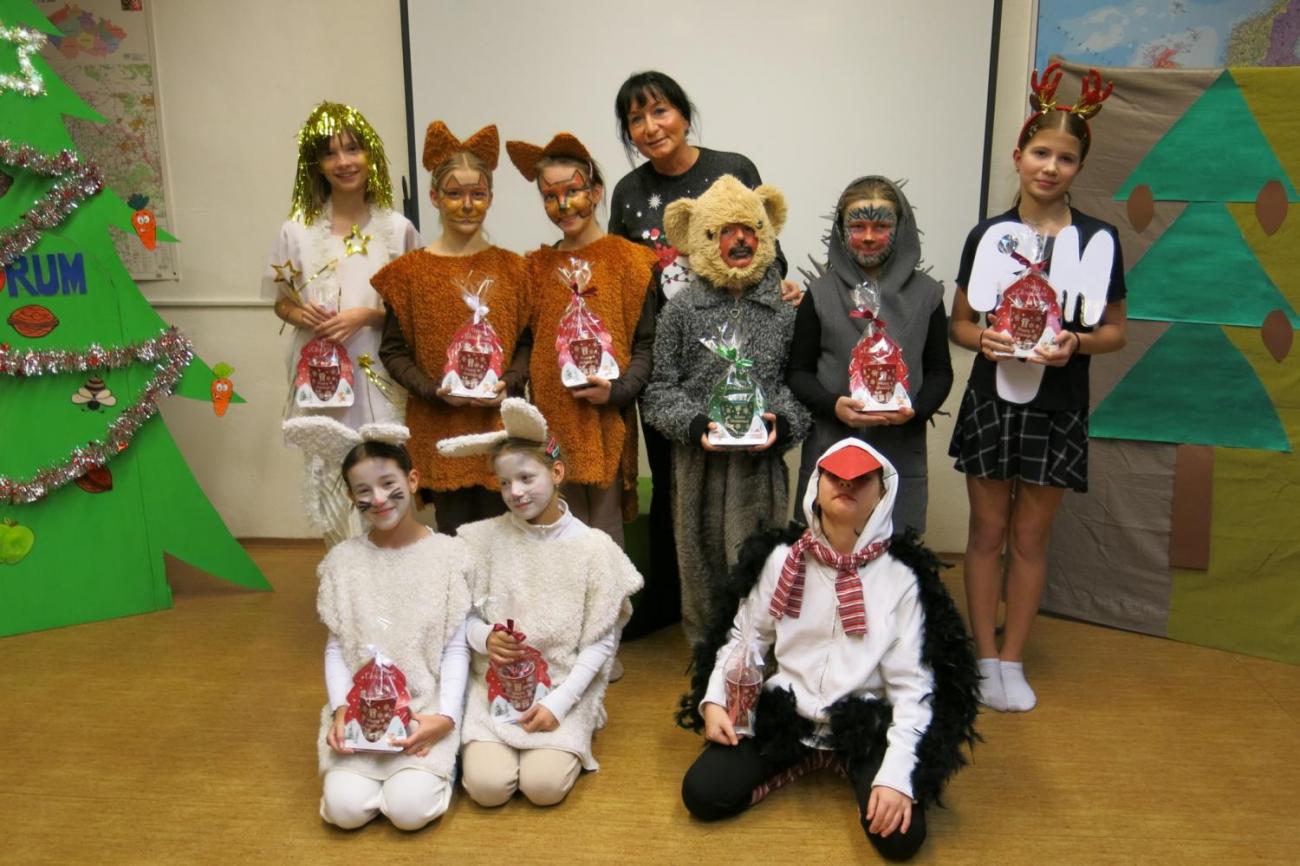 Divadelní představení dramatického kroužku "Zvířátka a Vánoce"