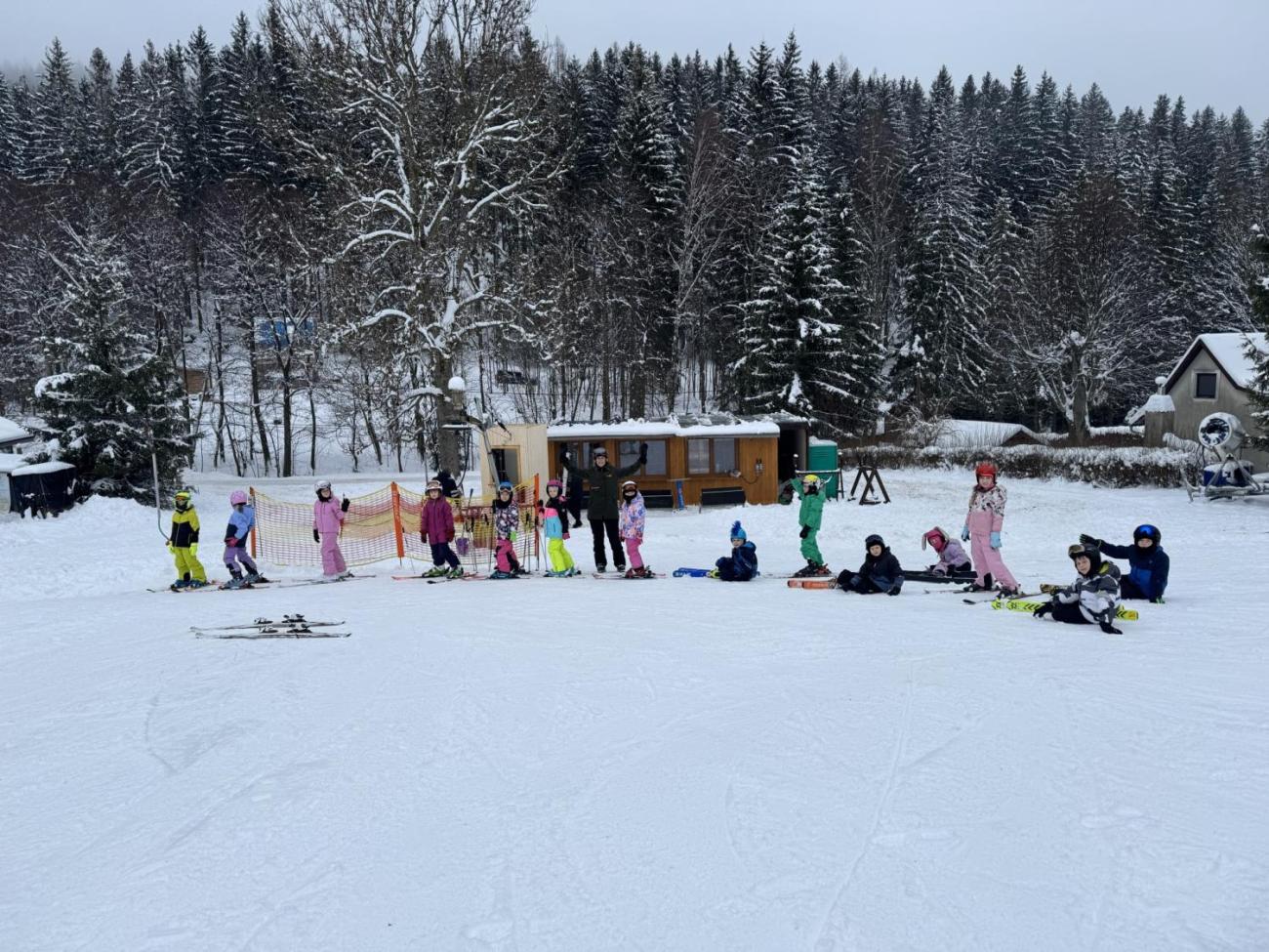 Den plný lyžování