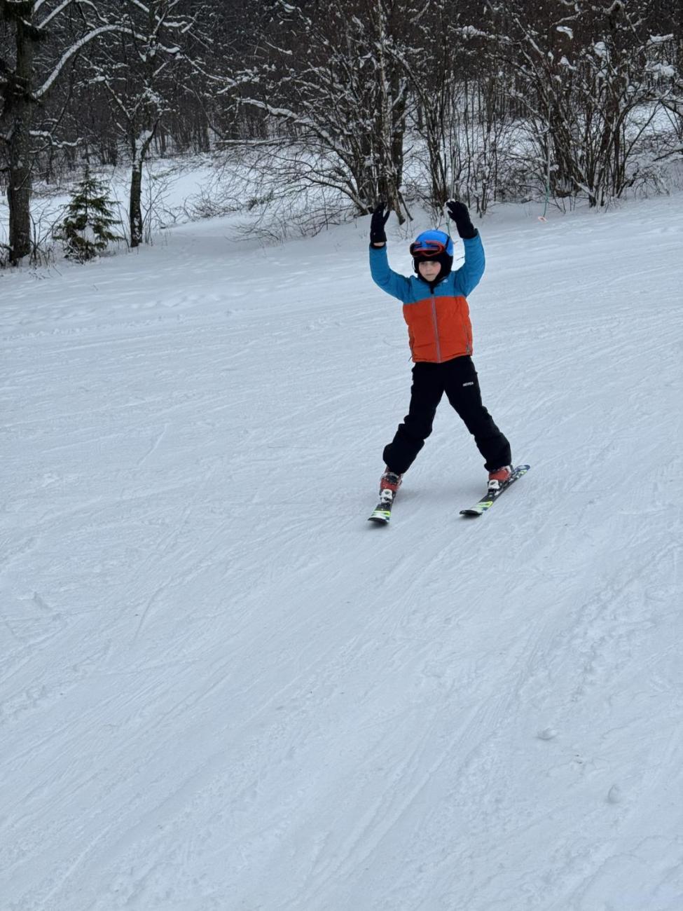 Den plný lyžování