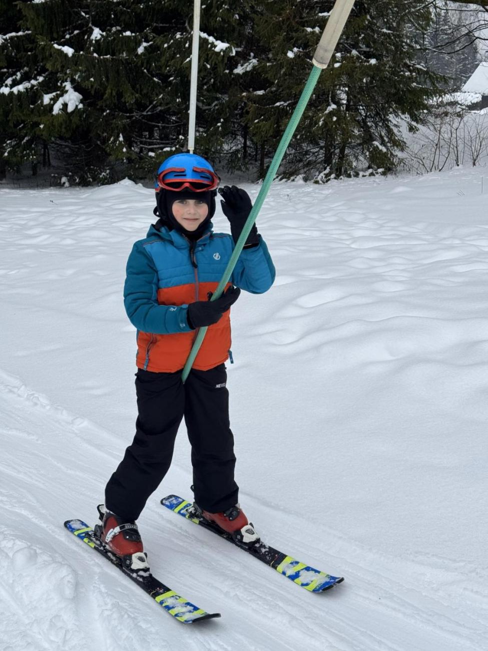 Den plný lyžování