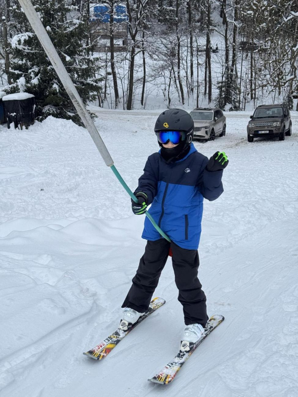 Den plný lyžování