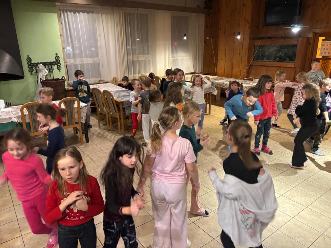 Den plný lyžování