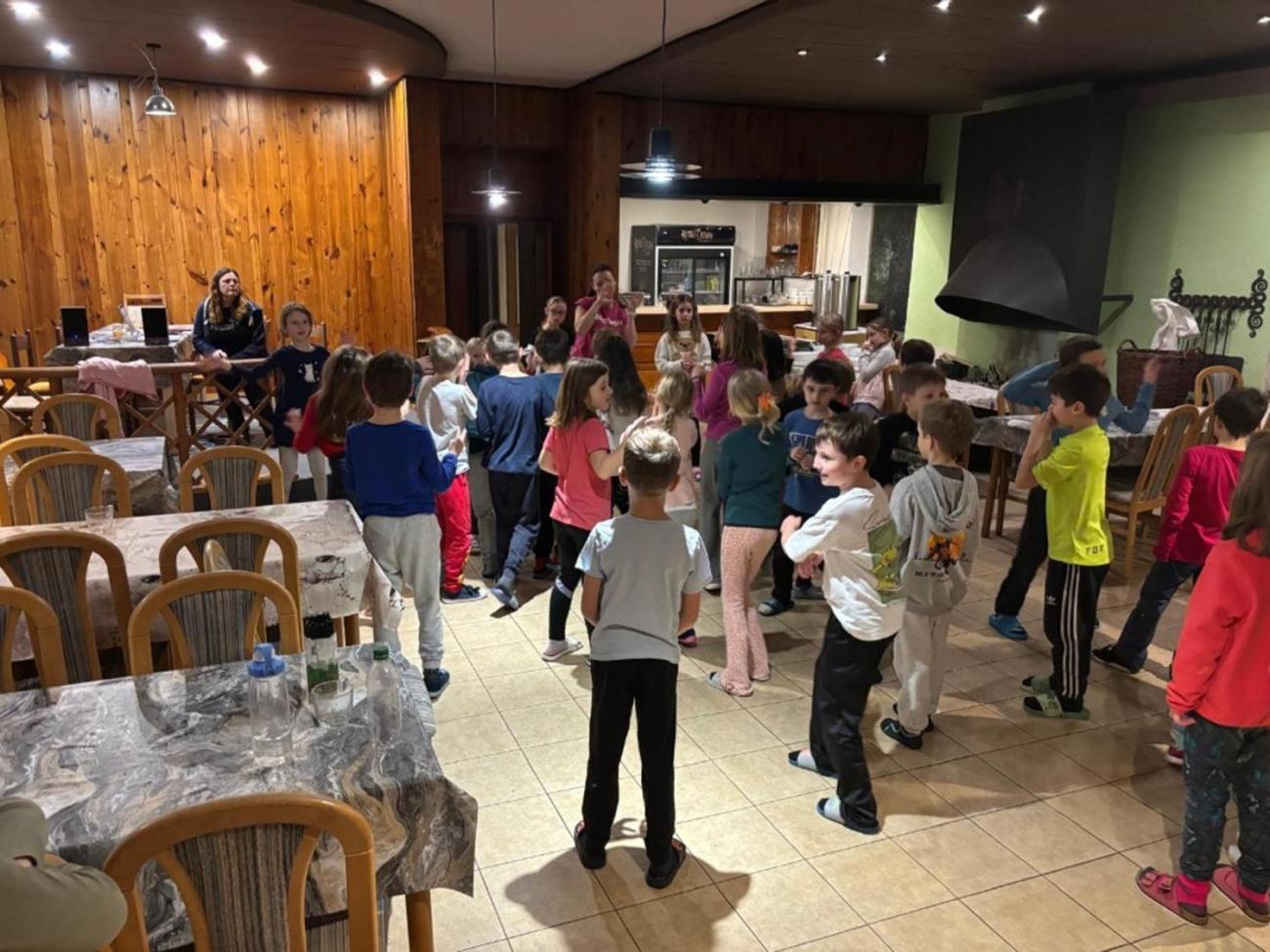 Den plný lyžování